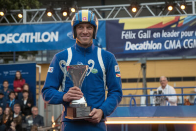 Félix Gall en maillot de leader jaune-rose lors du Tour d'Italie 2025