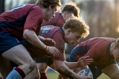 Les joueurs de l'équipe de France U20 en tenue d'entraînement, préparation tactique rugby.