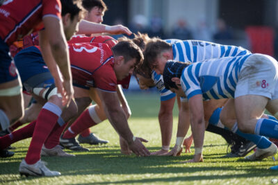 Dupont et Ntamack en action sur le terrain, célébrant leurs essais face à Racing 92.