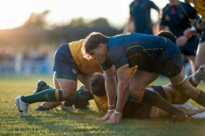 Équipe de France de rugby en préparation, absence notable de Penaud avant affrontements cruciaux.